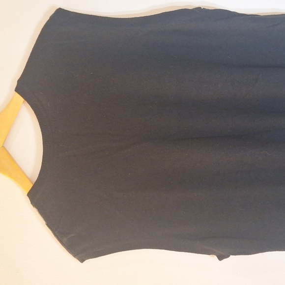 Men's Black & Gray Sweater Vest - Picture 6 of 7